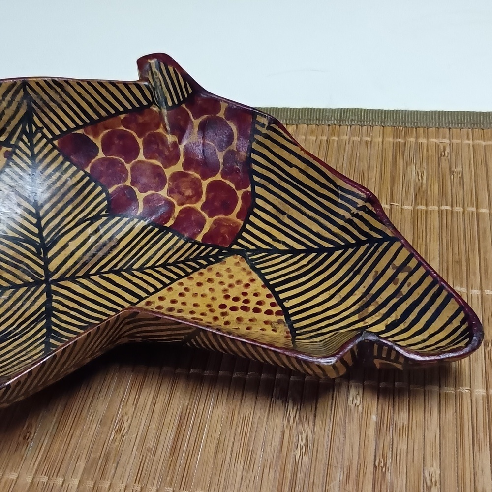 Zebra timber dish - Picture 5 of 8